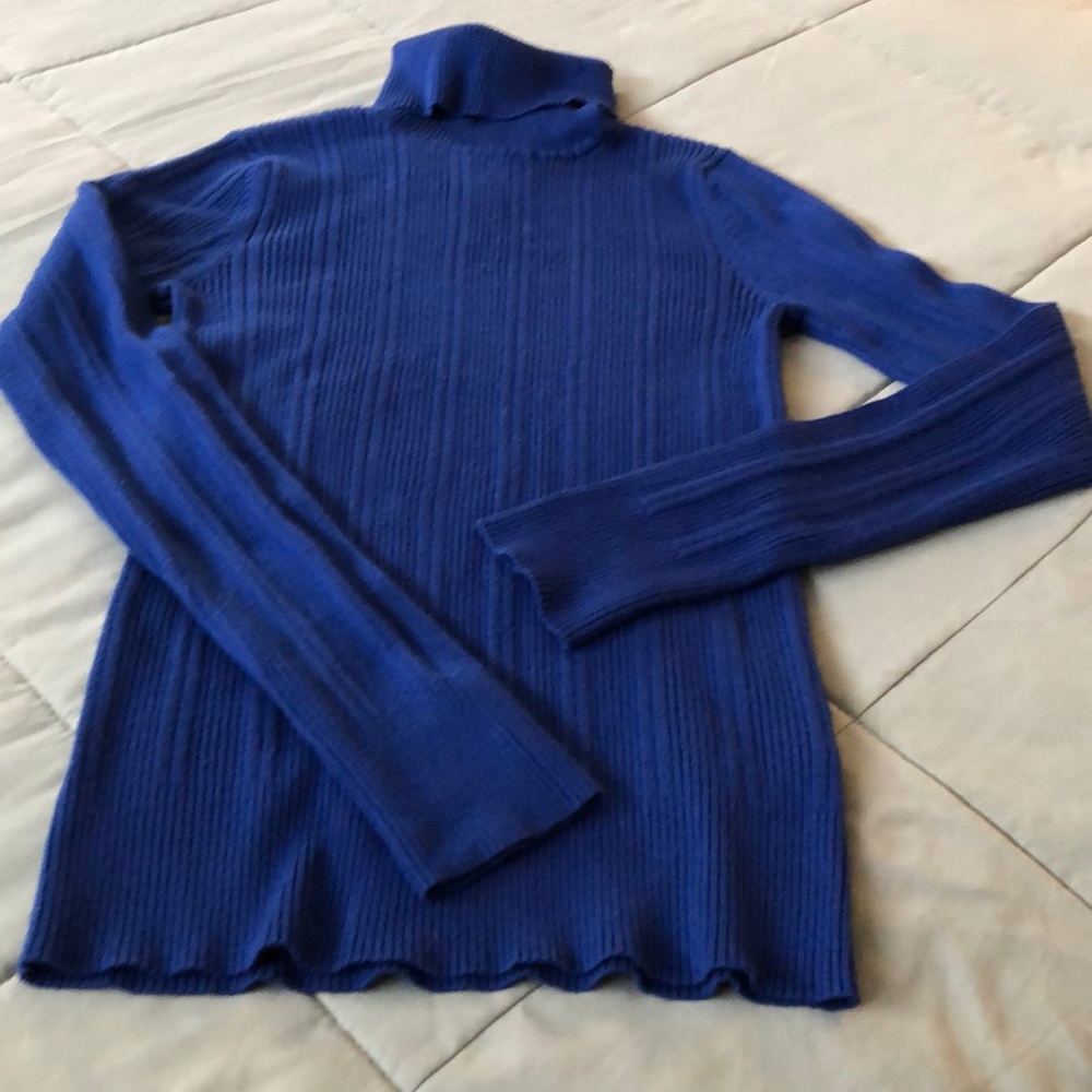 Turtle Neck - Picture 2 of 3